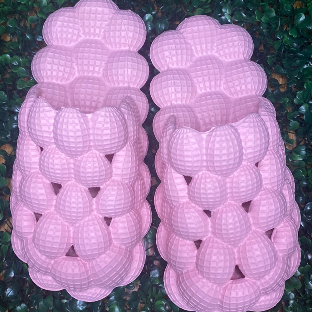 It’s actually the prettiest colour in this bubble slippers